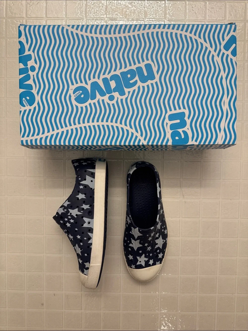 NATIVE Shoes Jefferson in Regatta Blue & Star Print